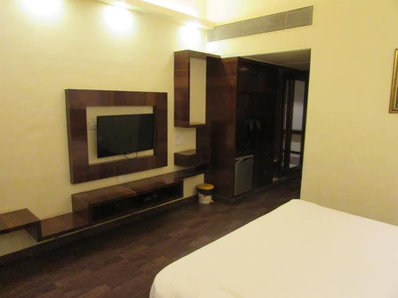 เมิซจูปิเตอร์บิซิเนสแอนด์ลักชัวรีโฮเต็ล Hotel นาสิก ภายนอก รูปภาพ